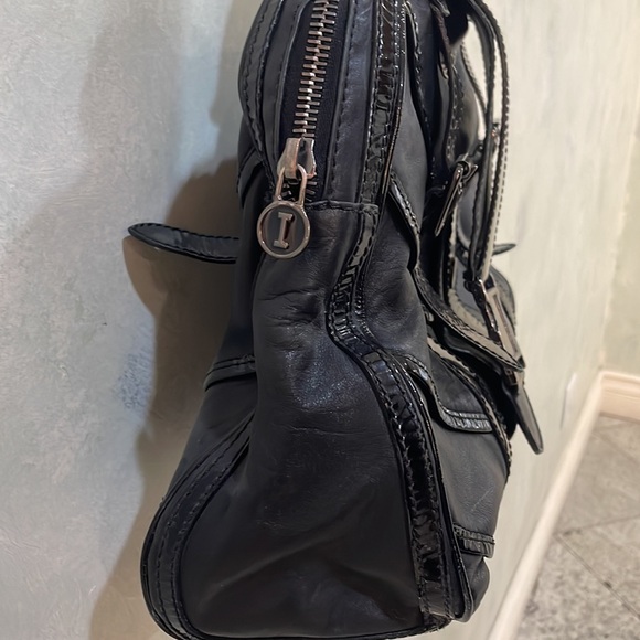 Iceberg pocketbook. Made in Italy. Highest quality black & black patent leather - Picture 6 of 7